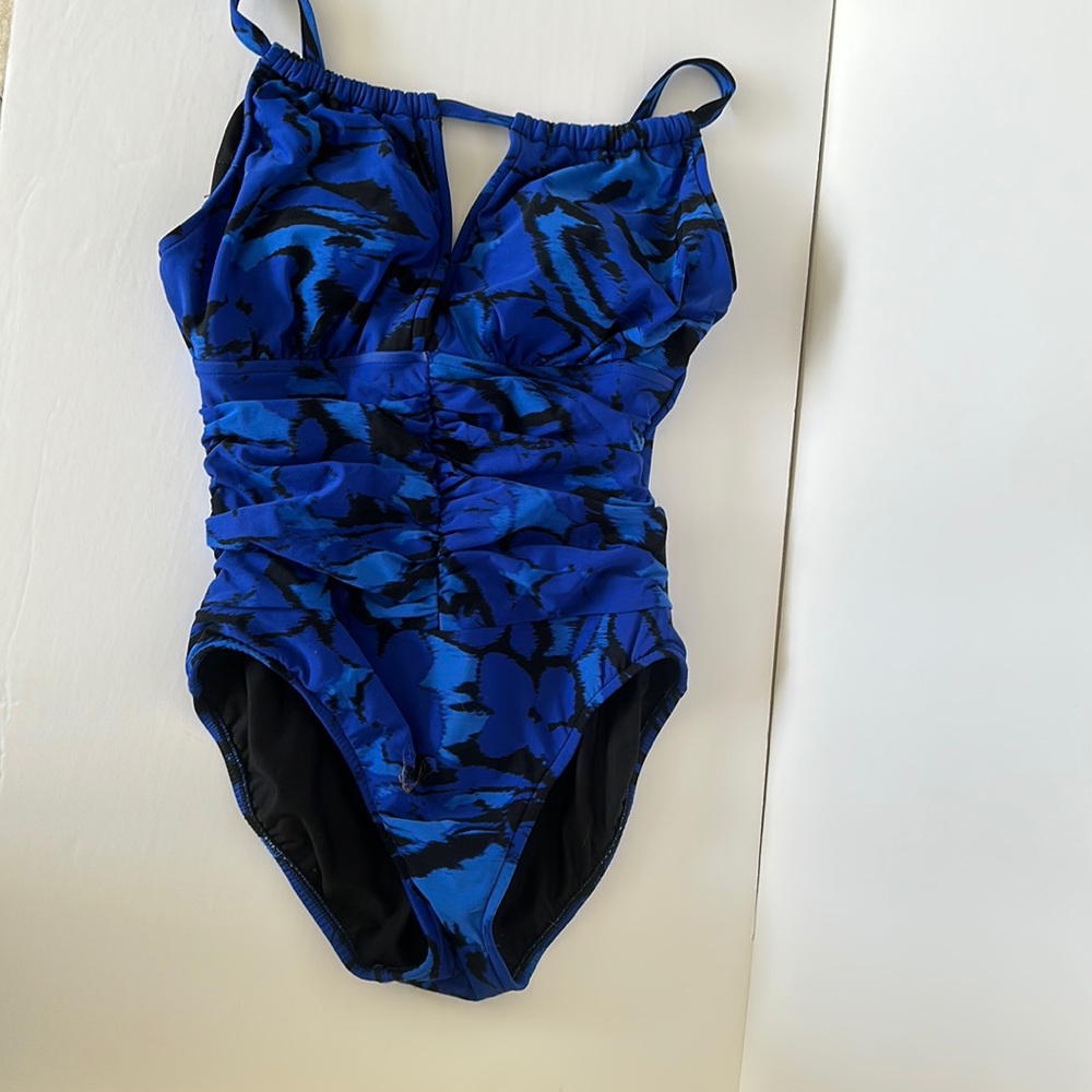 Magicsuit makes you look 15 pounds lighter Size 10